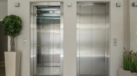 Компаниям по обслуживанию лифтов и эскалаторов нужно сообщить о себе