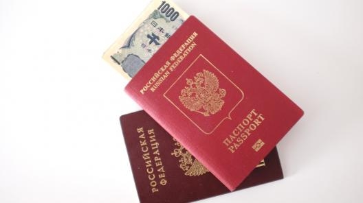Для паспортов и водительских удостоверений продлили срок действия