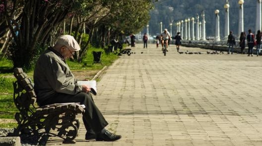 Если самоизоляция продлевается, пожилые сотрудники могут остаться на больничном
